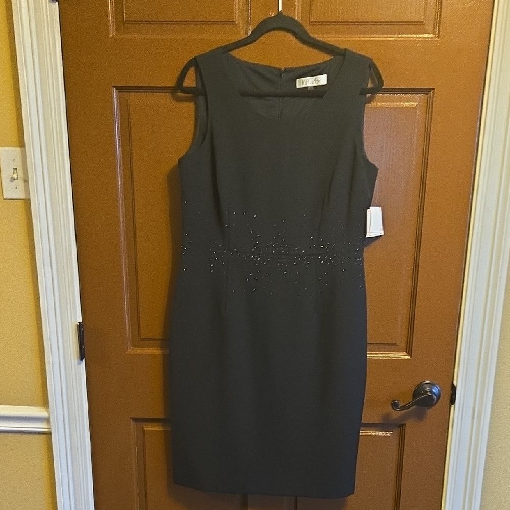 Kasper-Black crepe sleeveless dress with beading along center Sz 10 NWT.